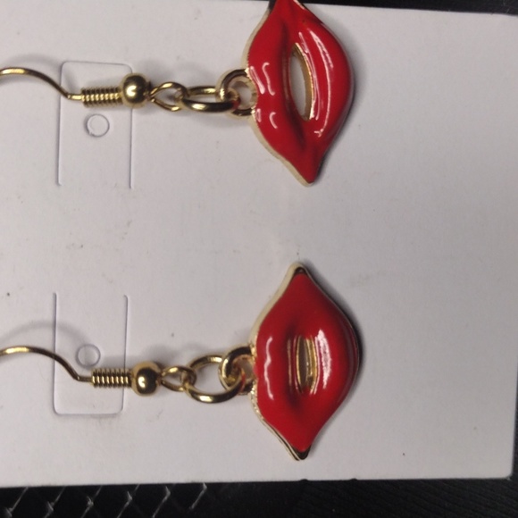 Red Lips Earrings - Picture 2 of 3